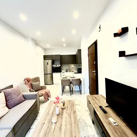 Bright And Calm 1br Near & Center