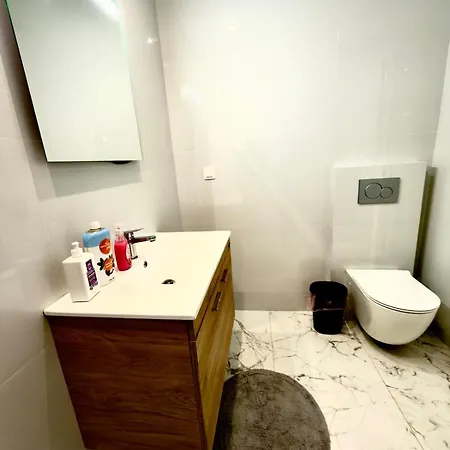 Bright And Calm 1br Near & Center Apartment *