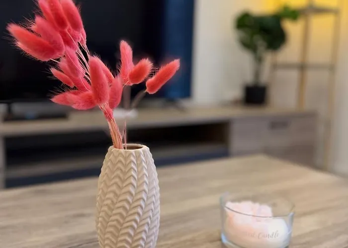 Bright And Calm 1br Near & Center