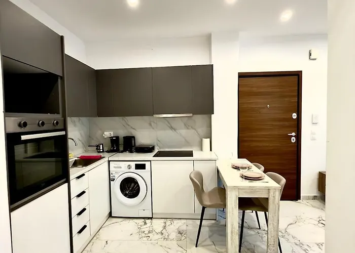 Bright And Calm 1br Near & Center *