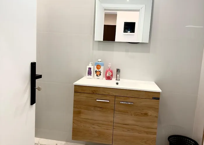 דירה Bright And Calm 1br Near & Center לוטראקי