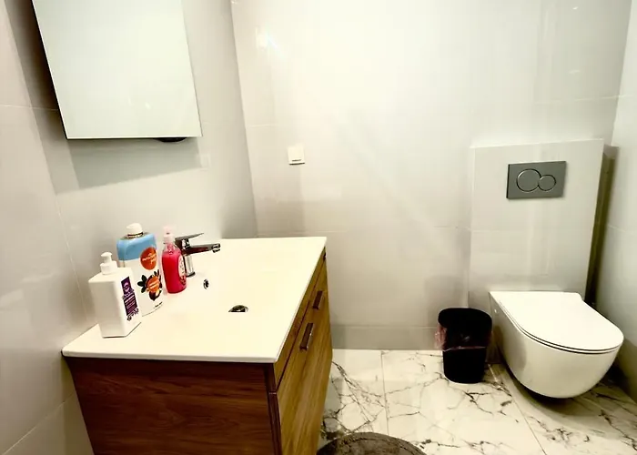 Bright And Calm 1br Near & Center דירה *